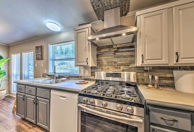 Cozy Cloudcroft Cabin W/ Deck & Gas Grill!