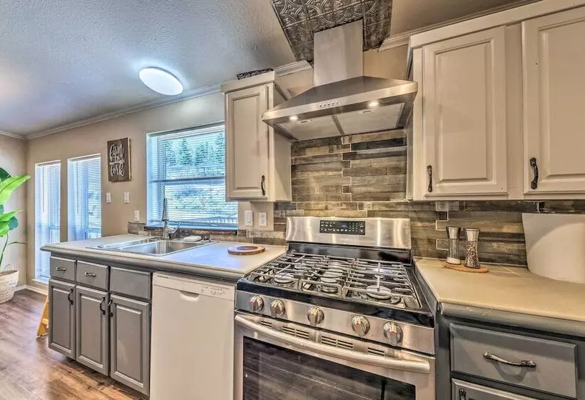 Cozy Cloudcroft Cabin W/ Deck & Gas Grill!