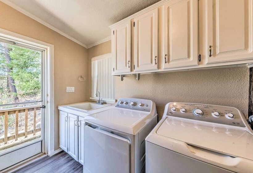 Cozy Cloudcroft Cabin W/ Deck & Gas Grill!