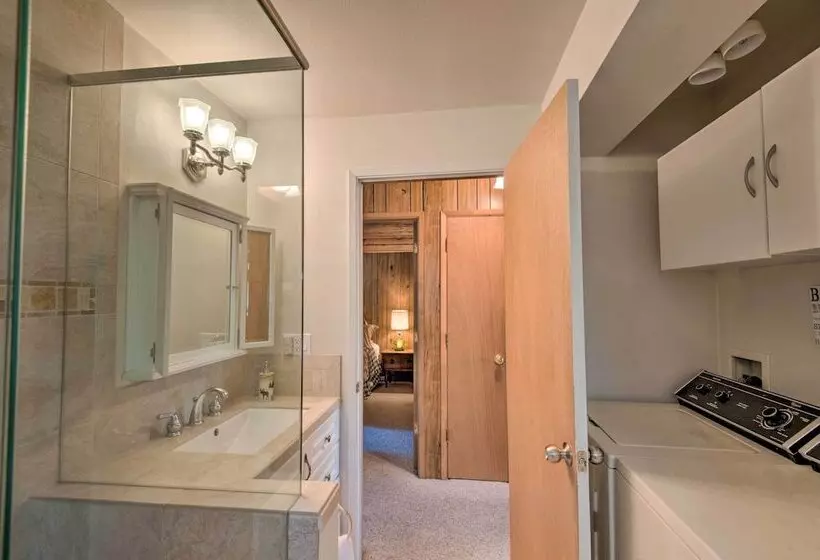 5 Mi To Heavenly Mountain Resort: Tahoe Cabin
