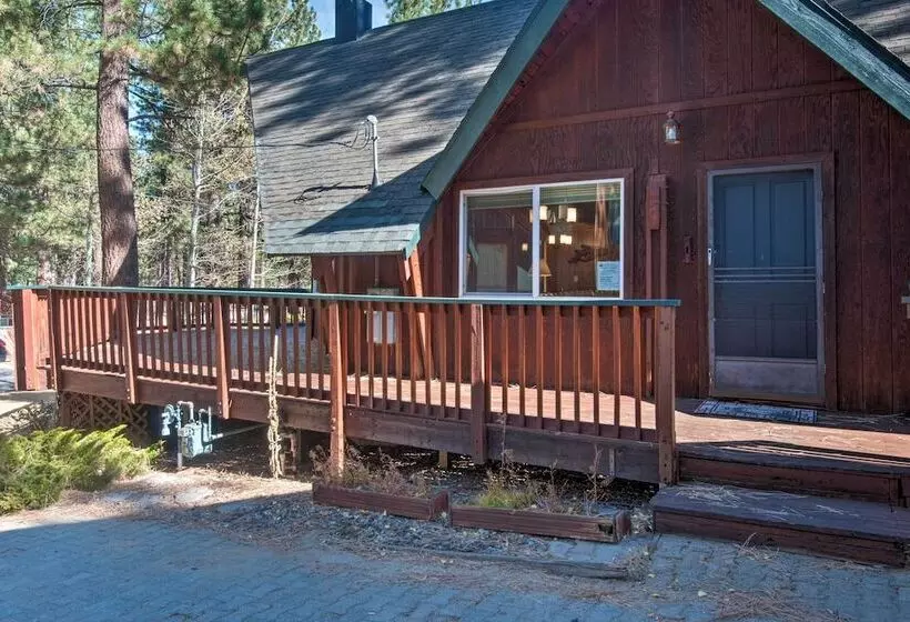 5 Mi To Heavenly Mountain Resort: Tahoe Cabin