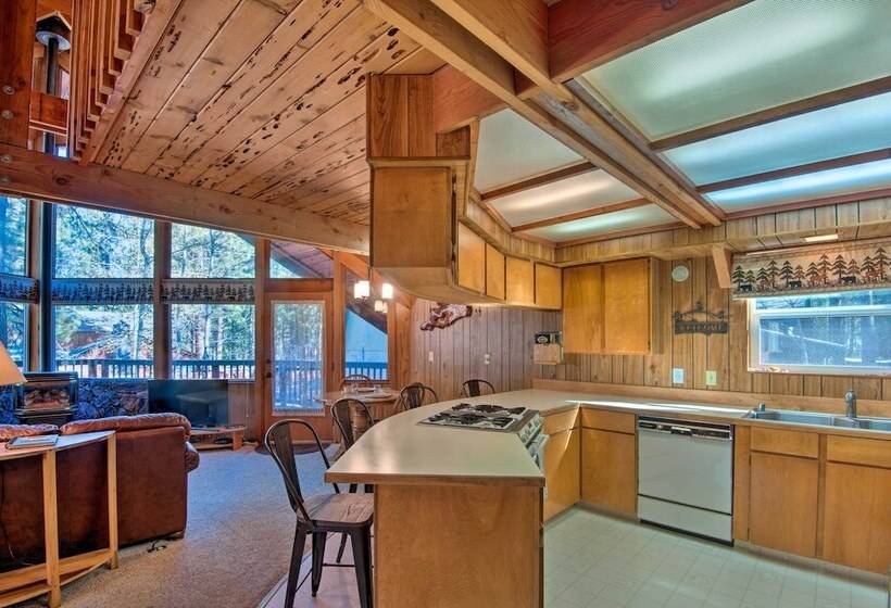 5 Mi To Heavenly Mountain Resort: Tahoe Cabin