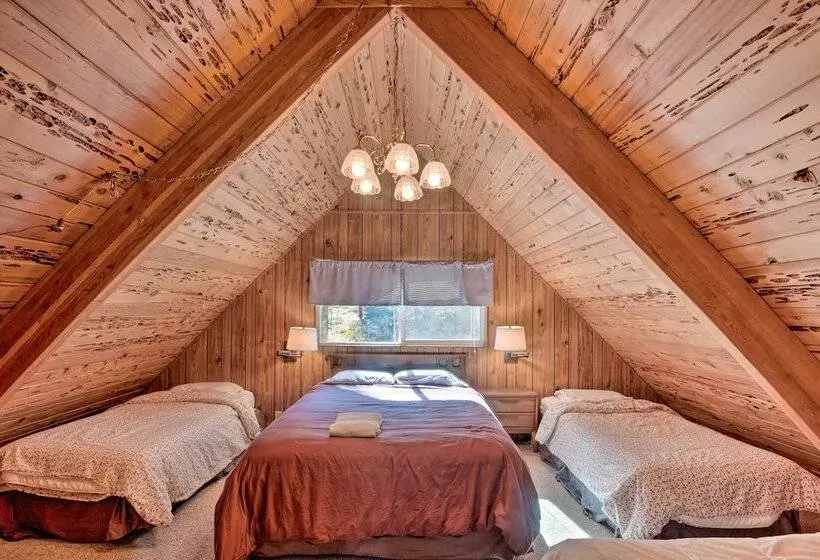 5 Mi To Heavenly Mountain Resort: Tahoe Cabin