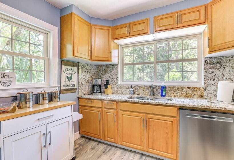 Cozy Gainesville Home ~ 1 Mi To University!