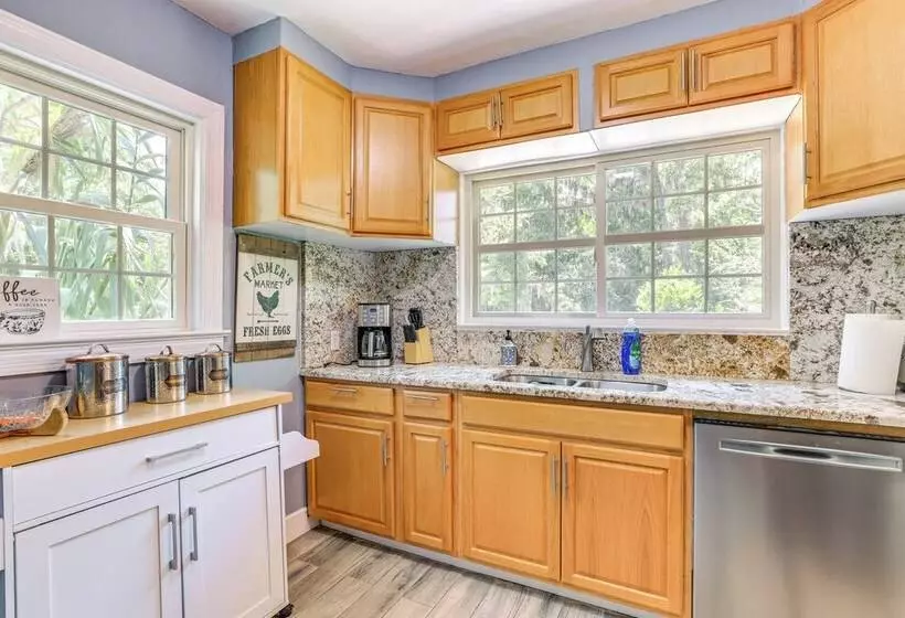Cozy Gainesville Home ~ 1 Mi To University!
