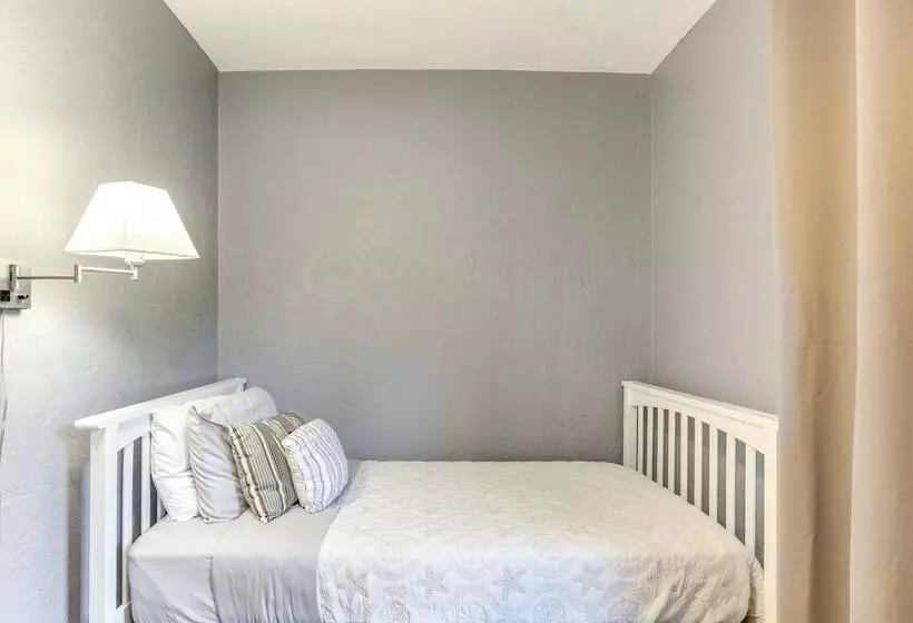 Cozy Gainesville Home ~ 1 Mi To University!