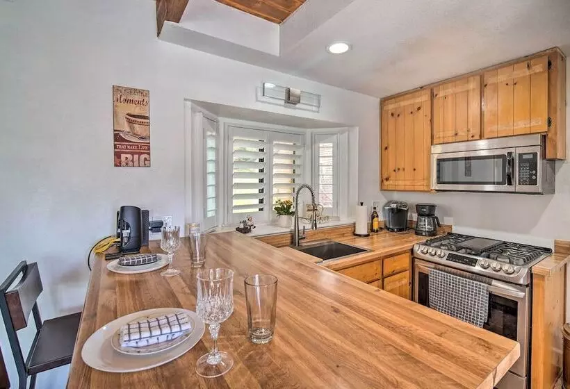 Crestline Cabin W/ Deck: 1 Mi To Lake Gregory