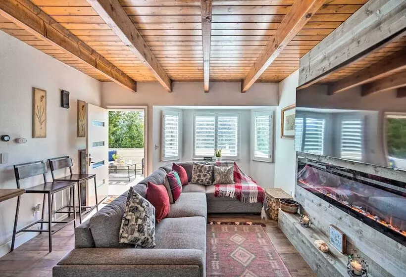 Crestline Cabin W/ Deck: 1 Mi To Lake Gregory