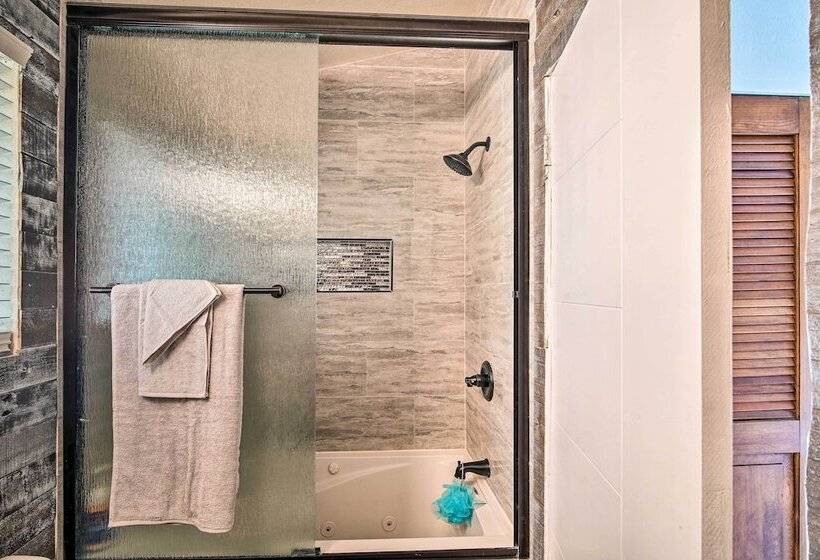 Crestline Cabin W/ Deck: 1 Mi To Lake Gregory