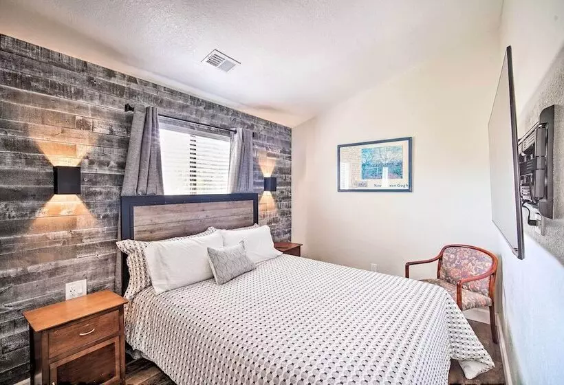 Crestline Cabin W/ Deck: 1 Mi To Lake Gregory