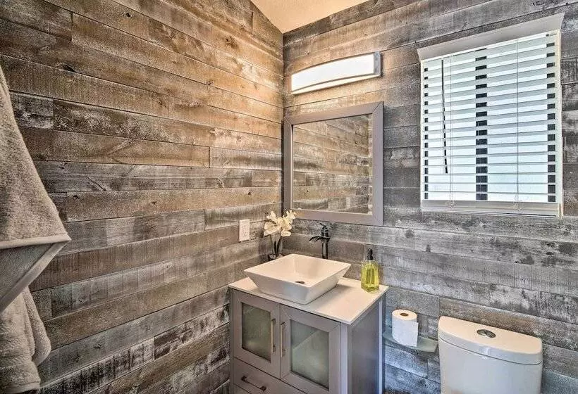 Crestline Cabin W/ Deck: 1 Mi To Lake Gregory