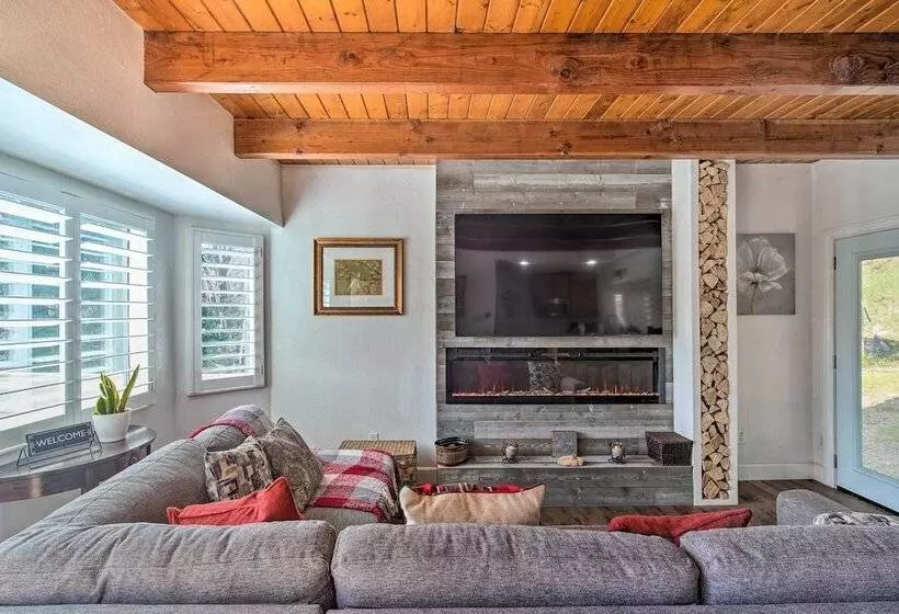 Crestline Cabin W/ Deck: 1 Mi To Lake Gregory