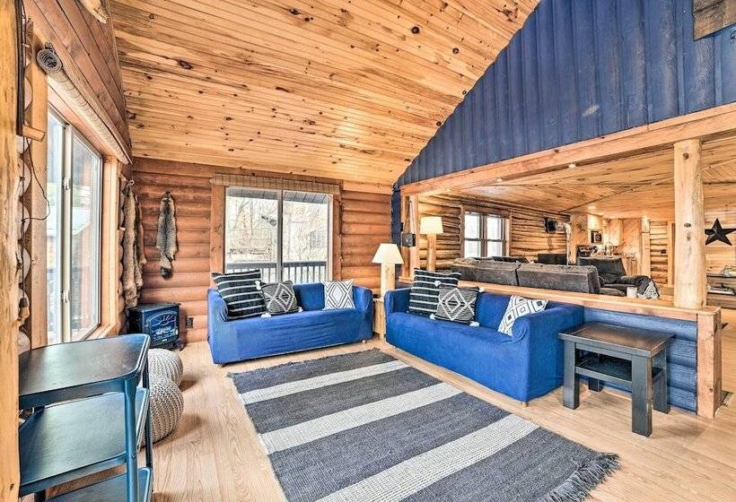 Diamond Lake Waterfront Cabin W/ Deck + Dock!