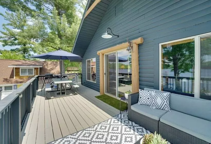 Diamond Lake Waterfront Cabin W/ Deck + Dock!