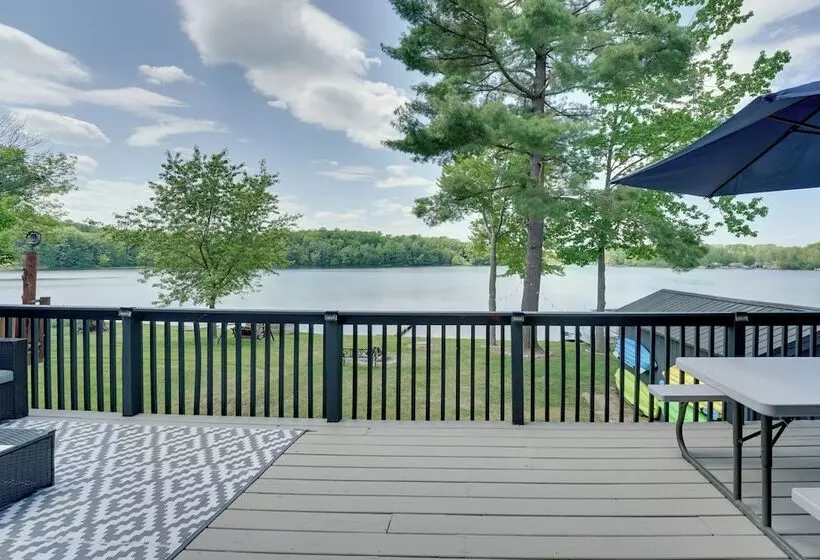 Diamond Lake Waterfront Cabin W/ Deck + Dock!
