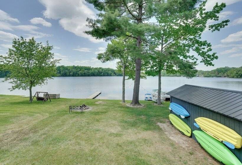 Diamond Lake Waterfront Cabin W/ Deck + Dock!