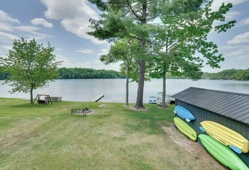 Diamond Lake Waterfront Cabin W/ Deck + Dock!