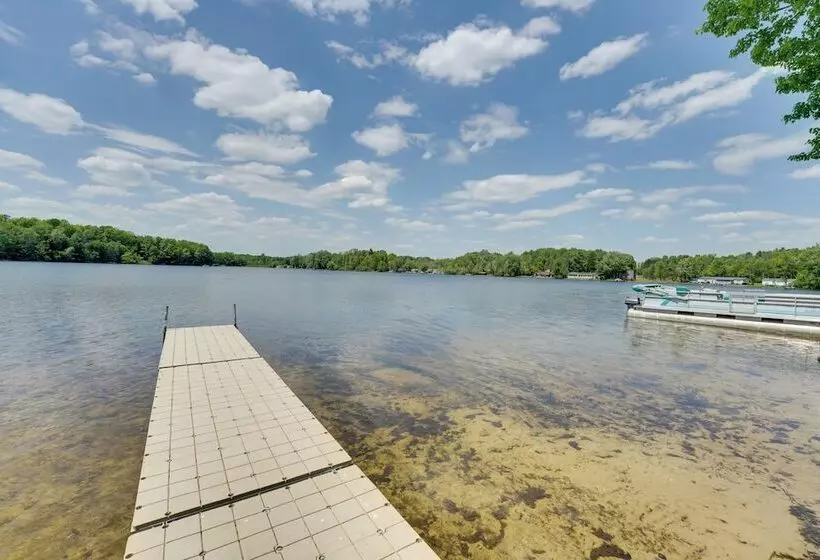 Diamond Lake Waterfront Cabin W/ Deck + Dock!