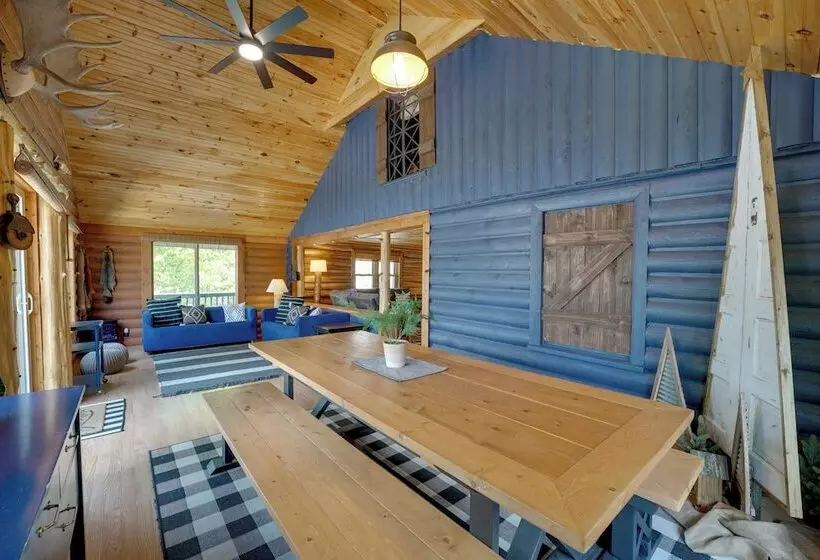 Diamond Lake Waterfront Cabin W/ Deck + Dock!