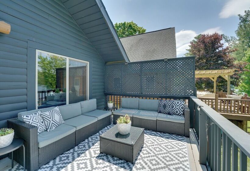 Diamond Lake Waterfront Cabin W/ Deck + Dock!