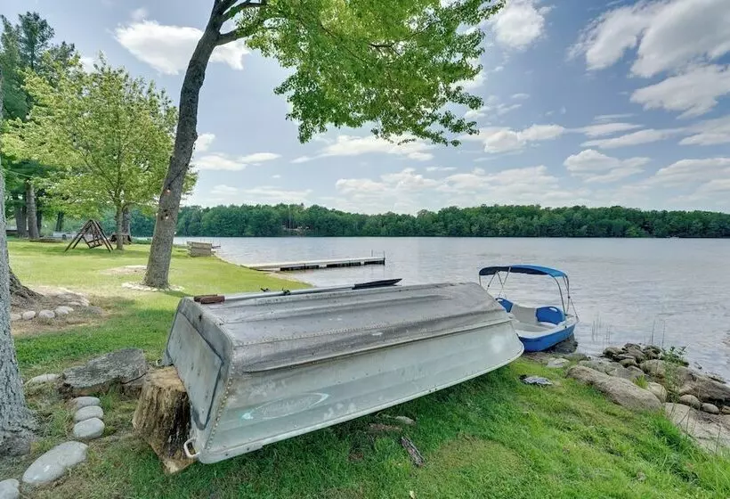 Diamond Lake Waterfront Cabin W/ Deck + Dock!