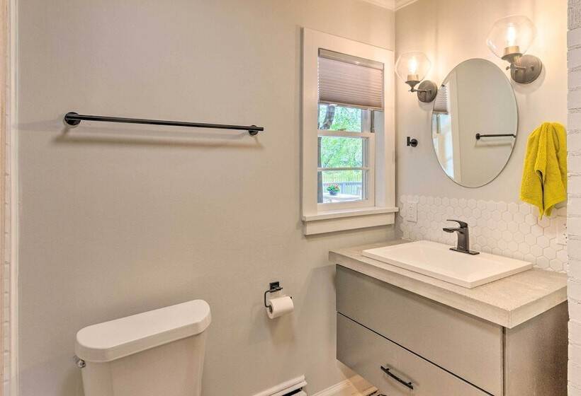 Dog Friendly Home: 1 Mi To Downtown Hendersonville