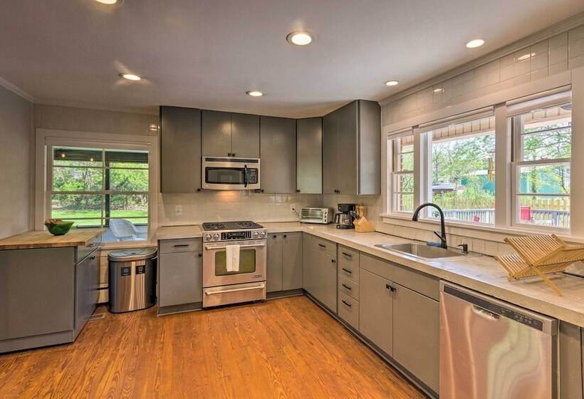 Dog Friendly Home: 1 Mi To Downtown Hendersonville