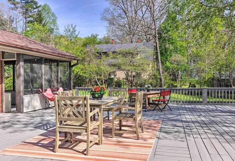 Dog Friendly Home: 1 Mi To Downtown Hendersonville