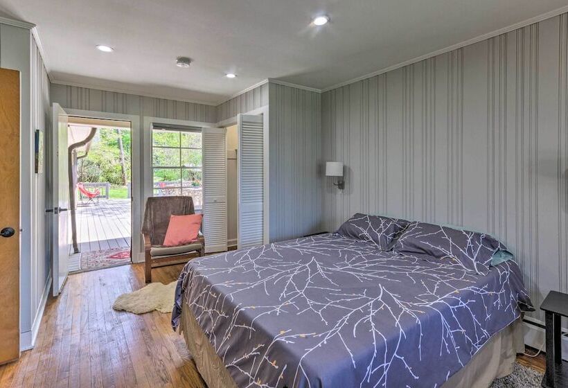 Dog Friendly Home: 1 Mi To Downtown Hendersonville