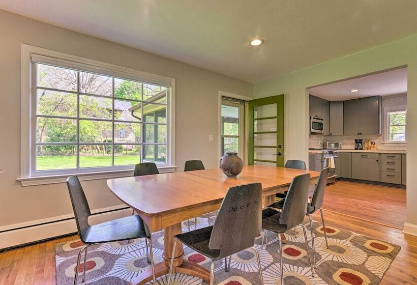 Dog Friendly Home: 1 Mi To Downtown Hendersonville