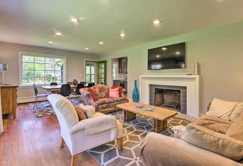 Dog Friendly Home: 1 Mi To Downtown Hendersonville