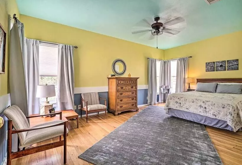 Eclectic Home: Walk To Town & Bath District!