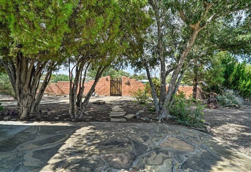 Eclectic Home: Walk To Town & Bath District!