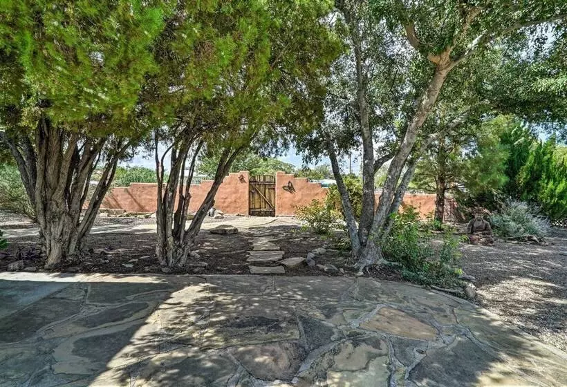 Eclectic Home: Walk To Town & Bath District!