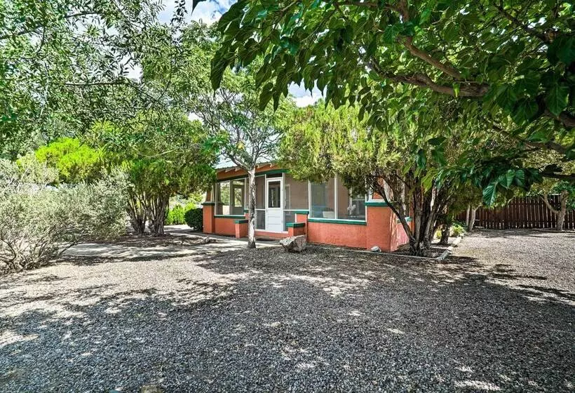 Eclectic Home: Walk To Town & Bath District!