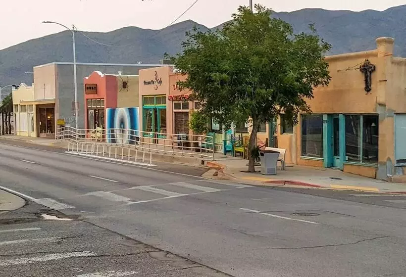 Eclectic Home: Walk To Town & Bath District!