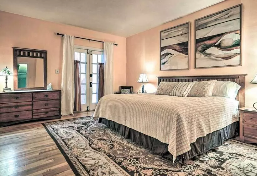 Eclectic Home: Walk To Town & Bath District!