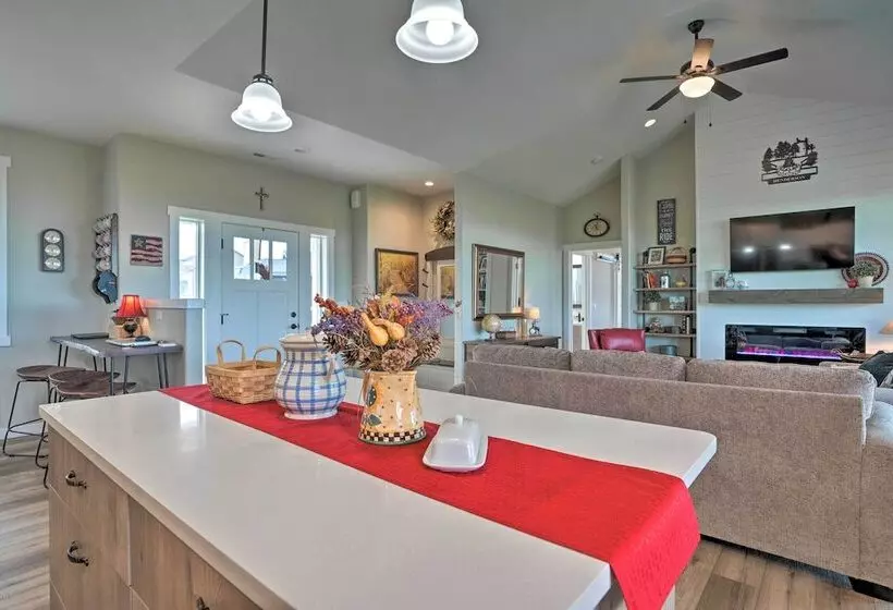 Family Friendly Home Near Potholes State Park