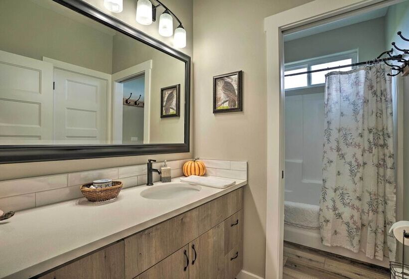 Family Friendly Home Near Potholes State Park