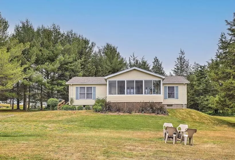 Finger Lakes Retreat W/ Sunroom, Fire Pit & Bbq!