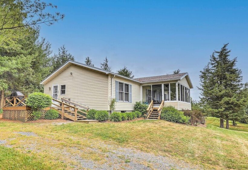 Finger Lakes Retreat W/ Sunroom, Fire Pit & Bbq!