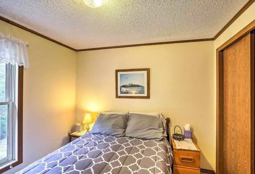 Finger Lakes Retreat W/ Sunroom, Fire Pit & Bbq!