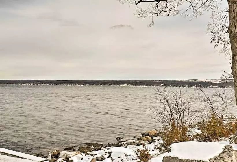 Finger Lakes Retreat W/ Sunroom, Fire Pit & Bbq!