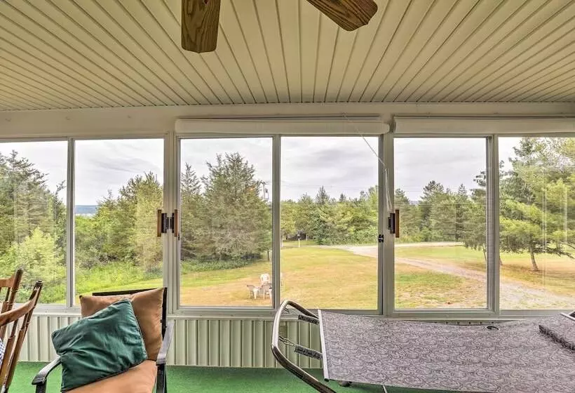 Finger Lakes Retreat W/ Sunroom, Fire Pit & Bbq!