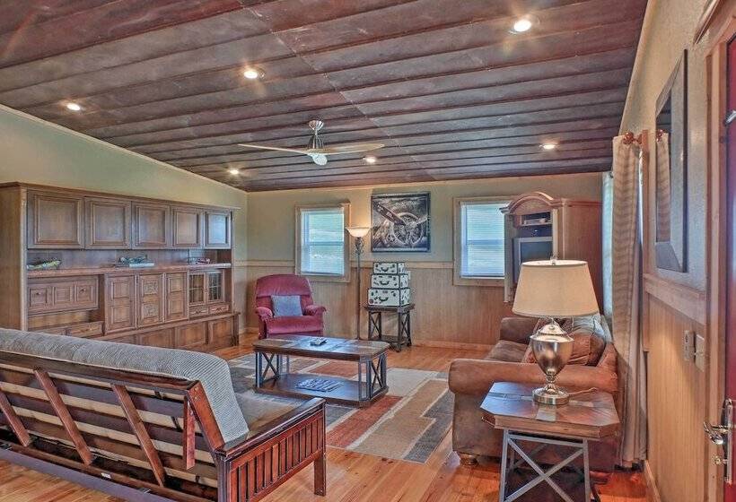 Guntersville Cabin W/ Lake Views!