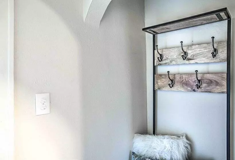 High End & Homey Family Abode: Walk Downtown!