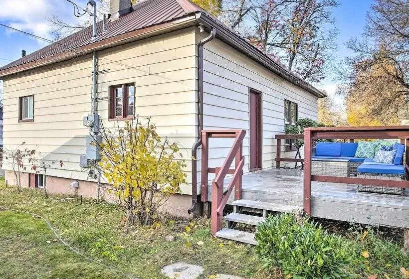 High End & Homey Family Abode: Walk Downtown!