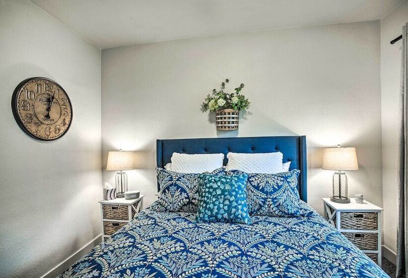 High End & Homey Family Abode: Walk Downtown!