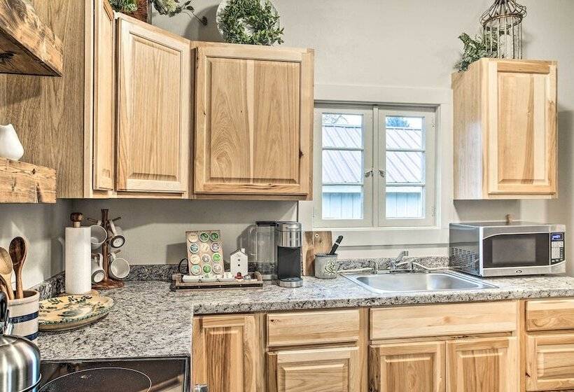 High End & Homey Family Abode: Walk Downtown!