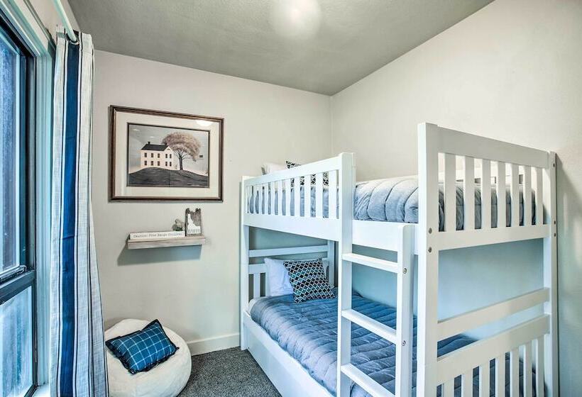 High End & Homey Family Abode: Walk Downtown!